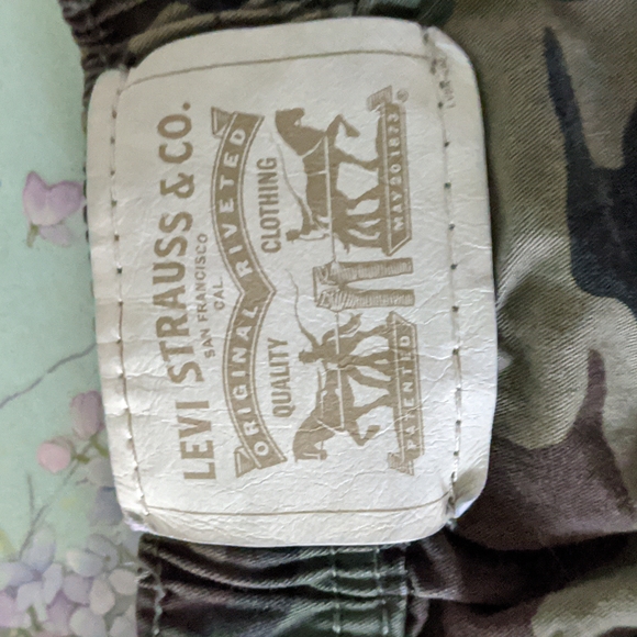 🐻 boys 6 regular Levi's camo shorts 100% cotton super cute lots of detailing - Picture 5 of 7